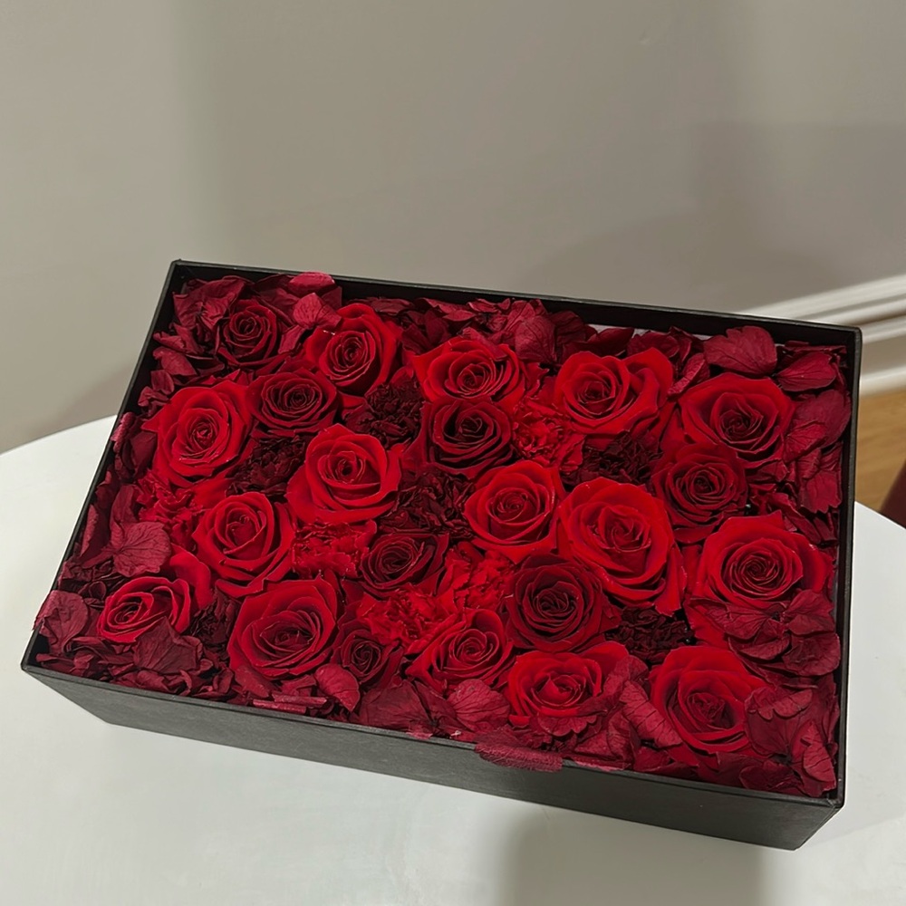 Preserved roses